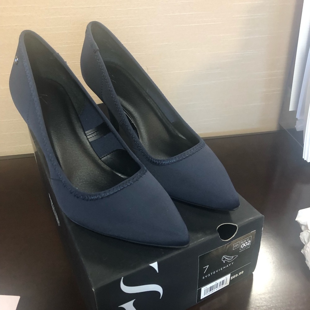 ❤️Simply Vera Navy Blue Pumps❤️